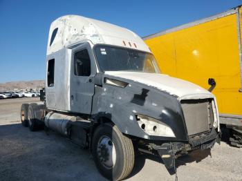  Salvage Freightliner Cascadia 1