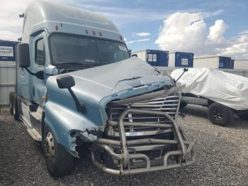  Salvage Freightliner Cascadia 1