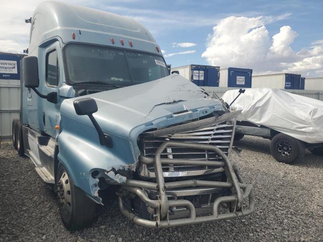  Salvage Freightliner Cascadia 1