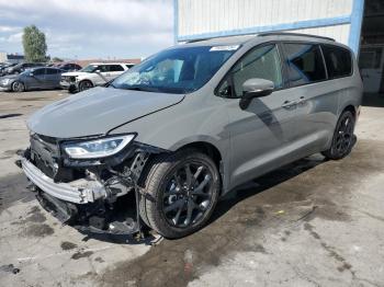  Salvage Chrysler Pacifica