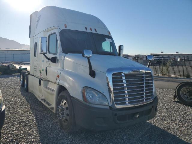  Salvage Freightliner Cascadia 1