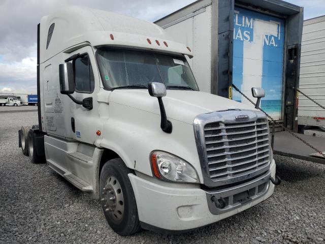  Salvage Freightliner Cascadia 1