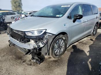  Salvage Chrysler Pacifica