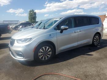  Salvage Chrysler Pacifica