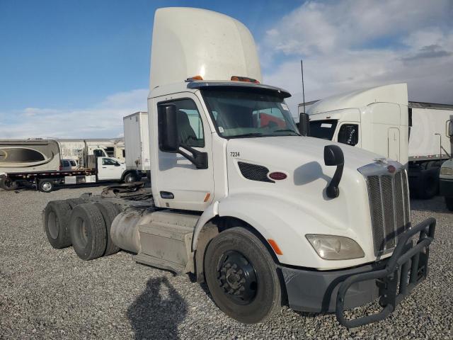  Salvage Peterbilt 579