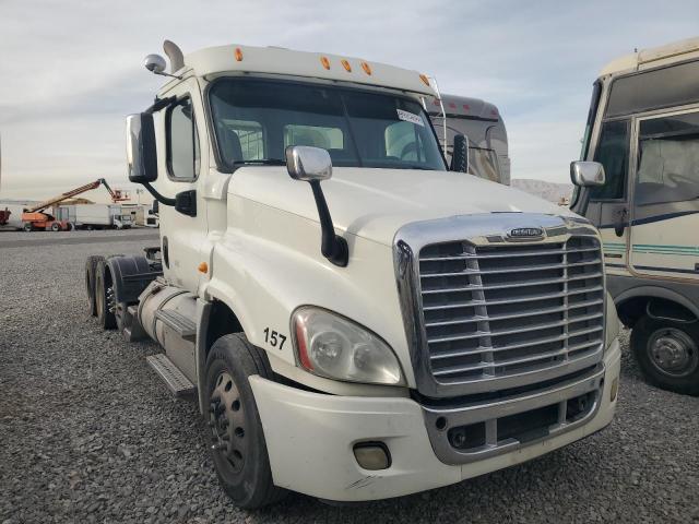  Salvage Freightliner Cascadia 1