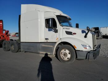  Salvage Peterbilt 579