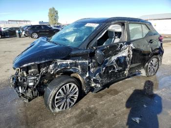  Salvage Nissan Kicks