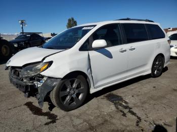  Salvage Toyota Sienna