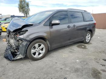  Salvage Toyota Sienna