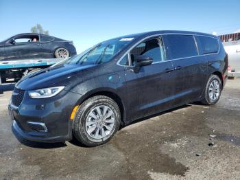  Salvage Chrysler Pacifica
