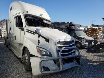  Salvage Freightliner Cascadia 1