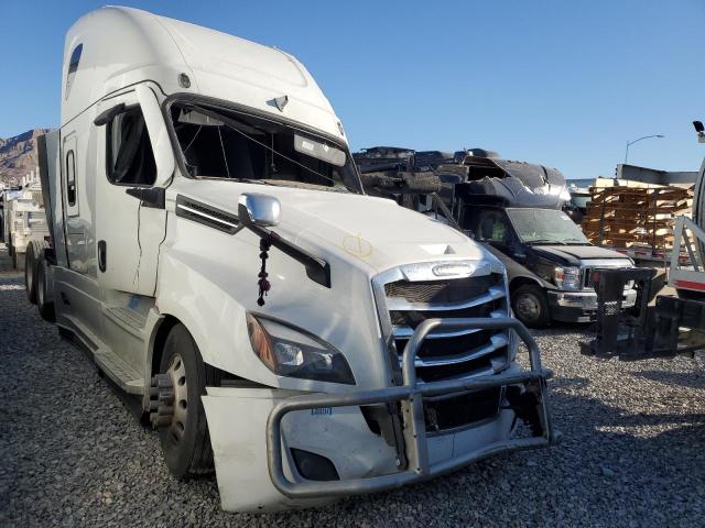  Salvage Freightliner Cascadia 1