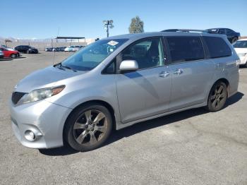  Salvage Toyota Sienna