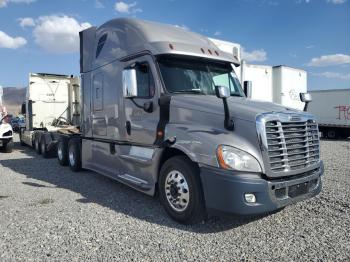  Salvage Freightliner Cascadia 1