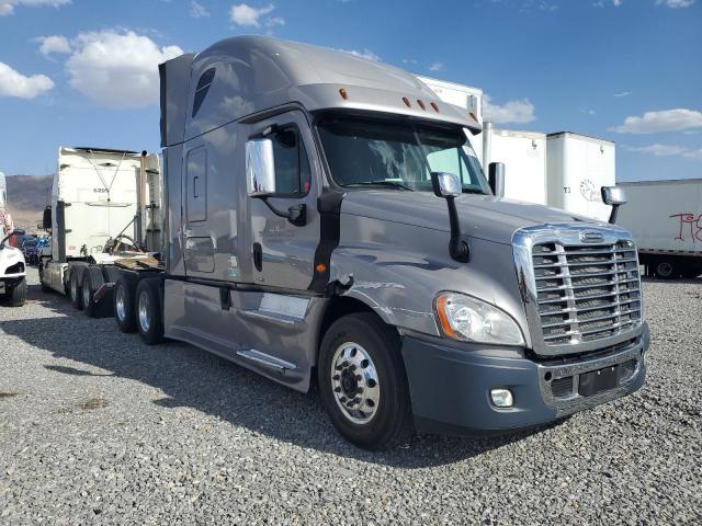  Salvage Freightliner Cascadia 1