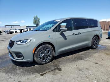  Salvage Chrysler Pacifica