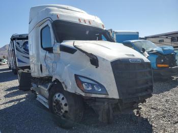  Salvage Freightliner Cascadia 1