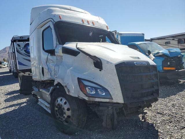  Salvage Freightliner Cascadia 1