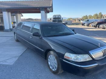  Salvage Lincoln Towncar