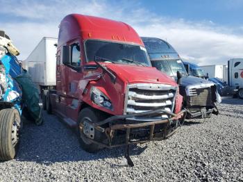  Salvage Freightliner Cascadia 1
