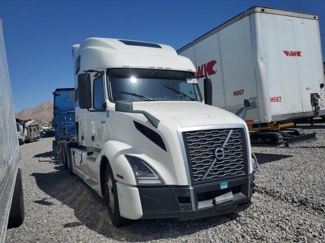  Salvage Volvo Vn