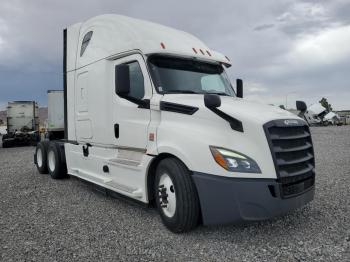  Salvage Freightliner Cascadia 1