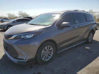  Salvage Toyota Sienna
