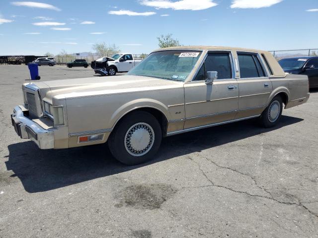  Salvage Lincoln Towncar