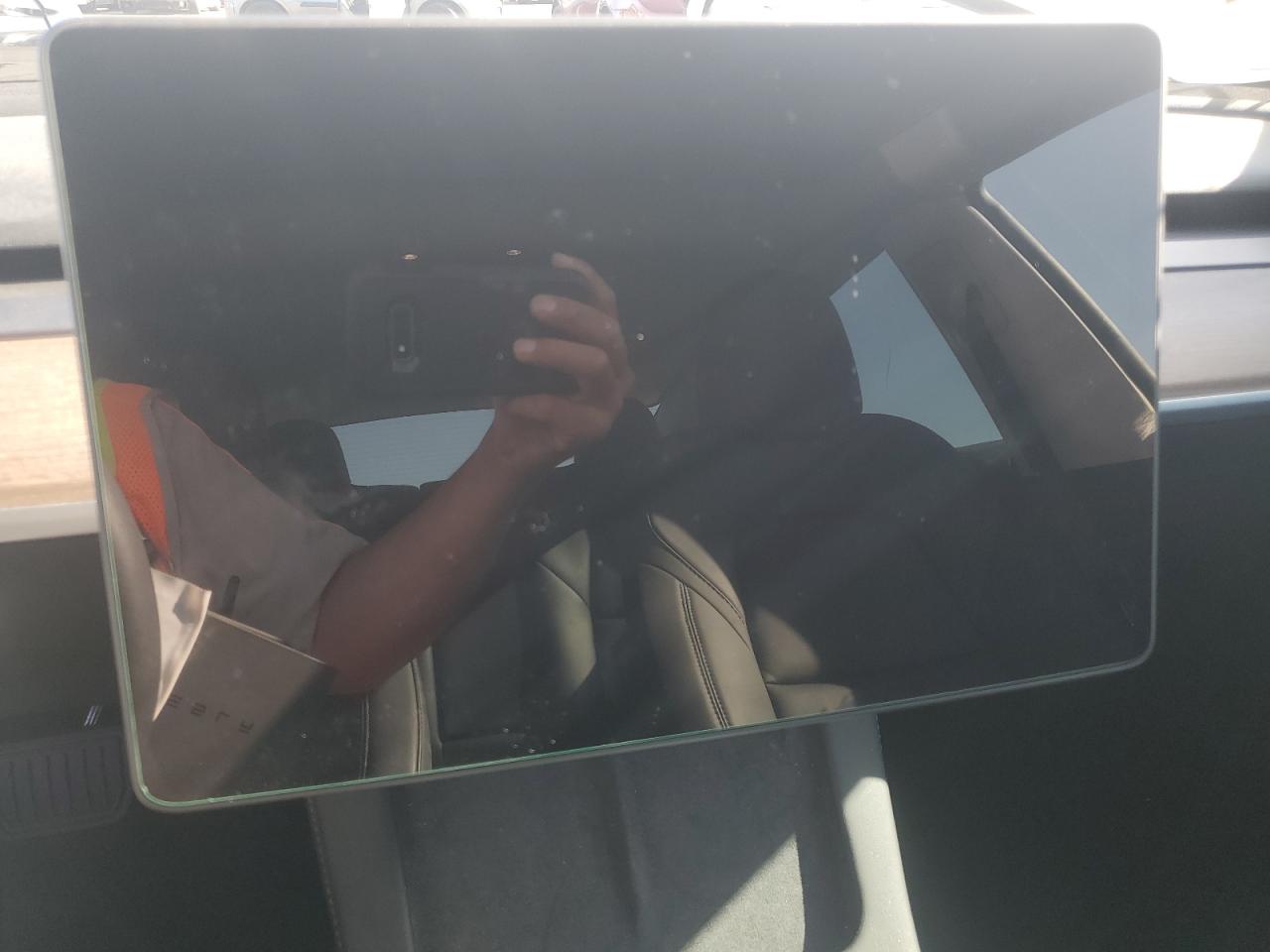 Tesla Model 3 Image 8