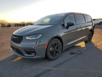  Salvage Chrysler Pacifica