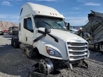  Salvage Freightliner Cascadia 1