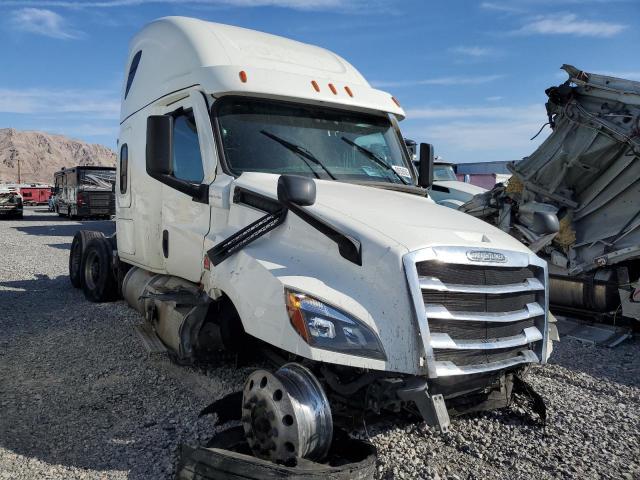  Salvage Freightliner Cascadia 1