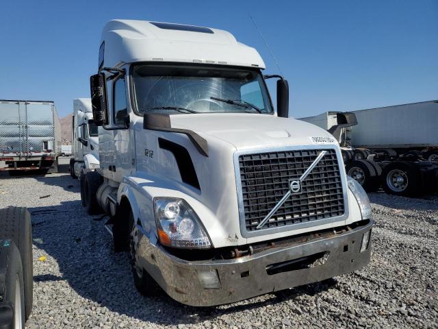  Salvage Volvo Vn