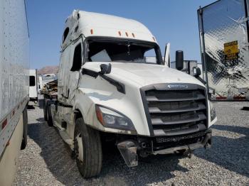  Salvage Freightliner Cascadia 1