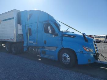  Salvage Freightliner Cascadia 1