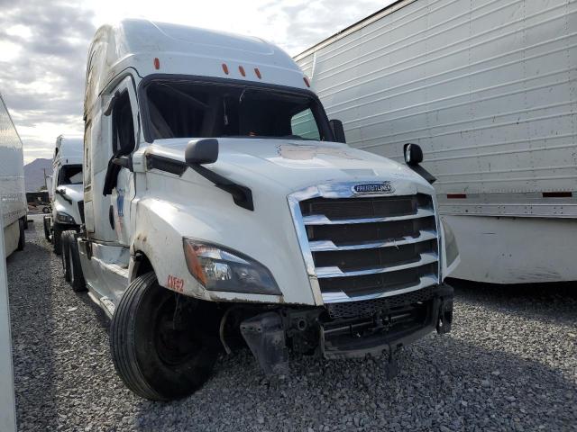  Salvage Freightliner Cascadia 1
