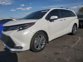  Salvage Toyota Sienna