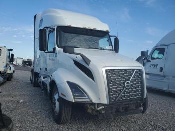  Salvage Volvo Vnl