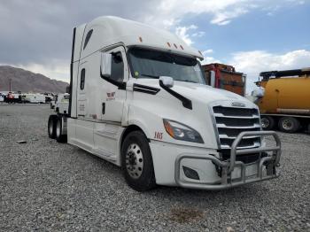  Salvage Freightliner Cascadia 1