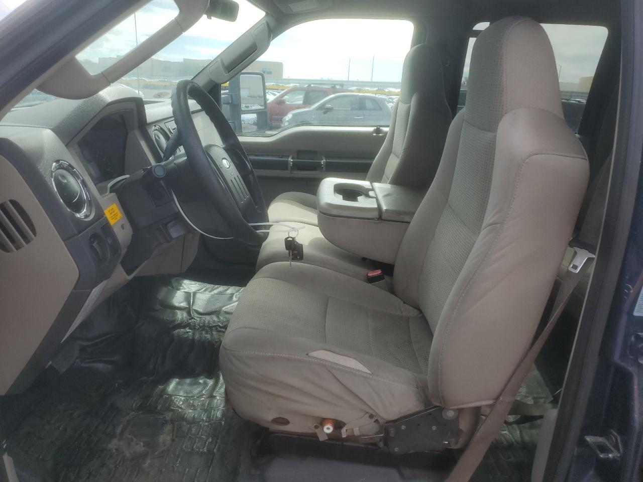 Ford F-550 Super Duty Image 13