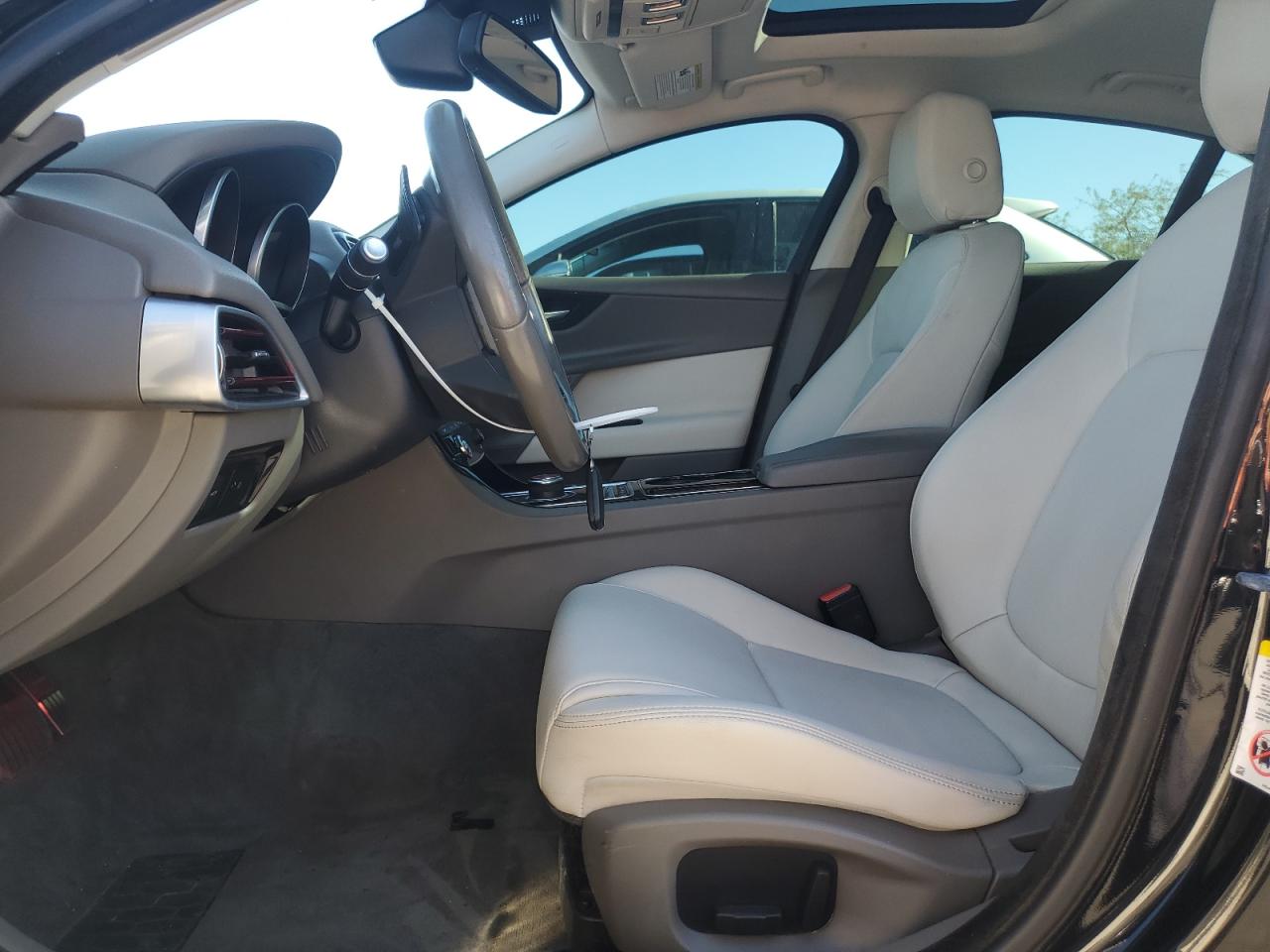 Jaguar XE Premium Image 5