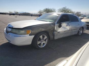  Salvage Lincoln Towncar