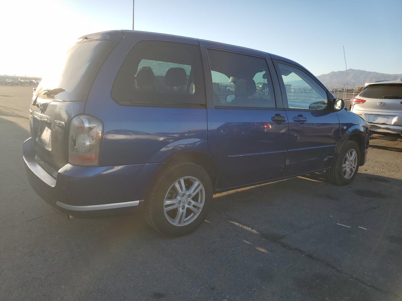 Mazda MPV Wagon Image 7