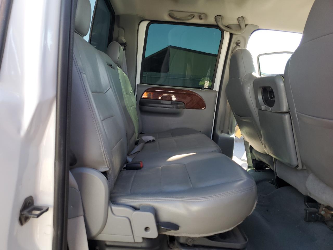 Ford F-350 Super Duty Image 7