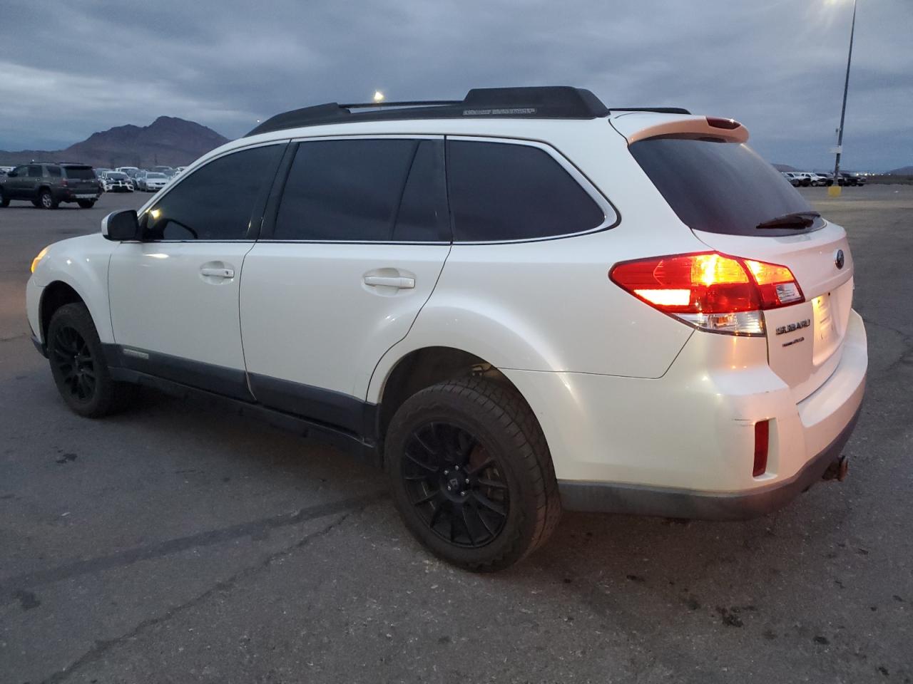 Subaru Outback 2.5i Premium Image 2