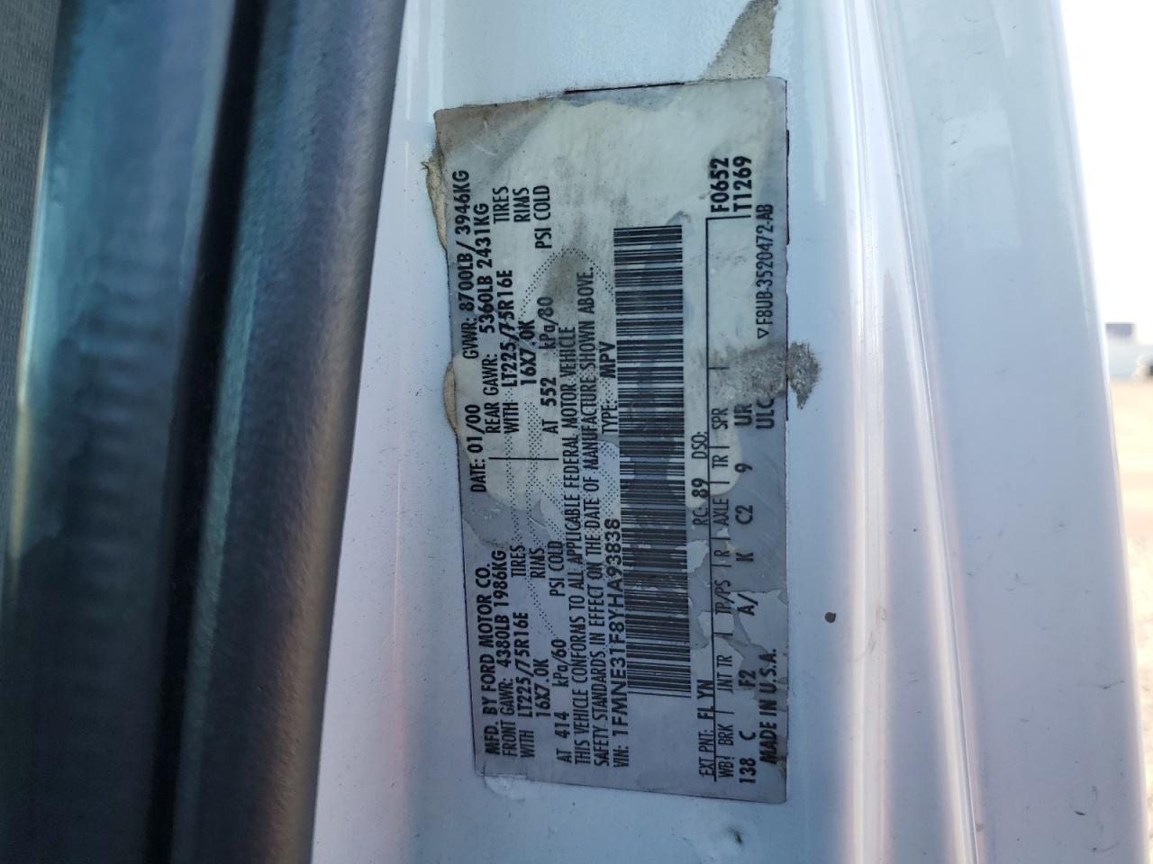 Ford Econoline E350 Super Duty Wagon Image 10