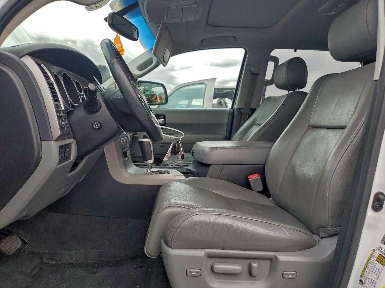 Toyota Sequoia Limited Image 13