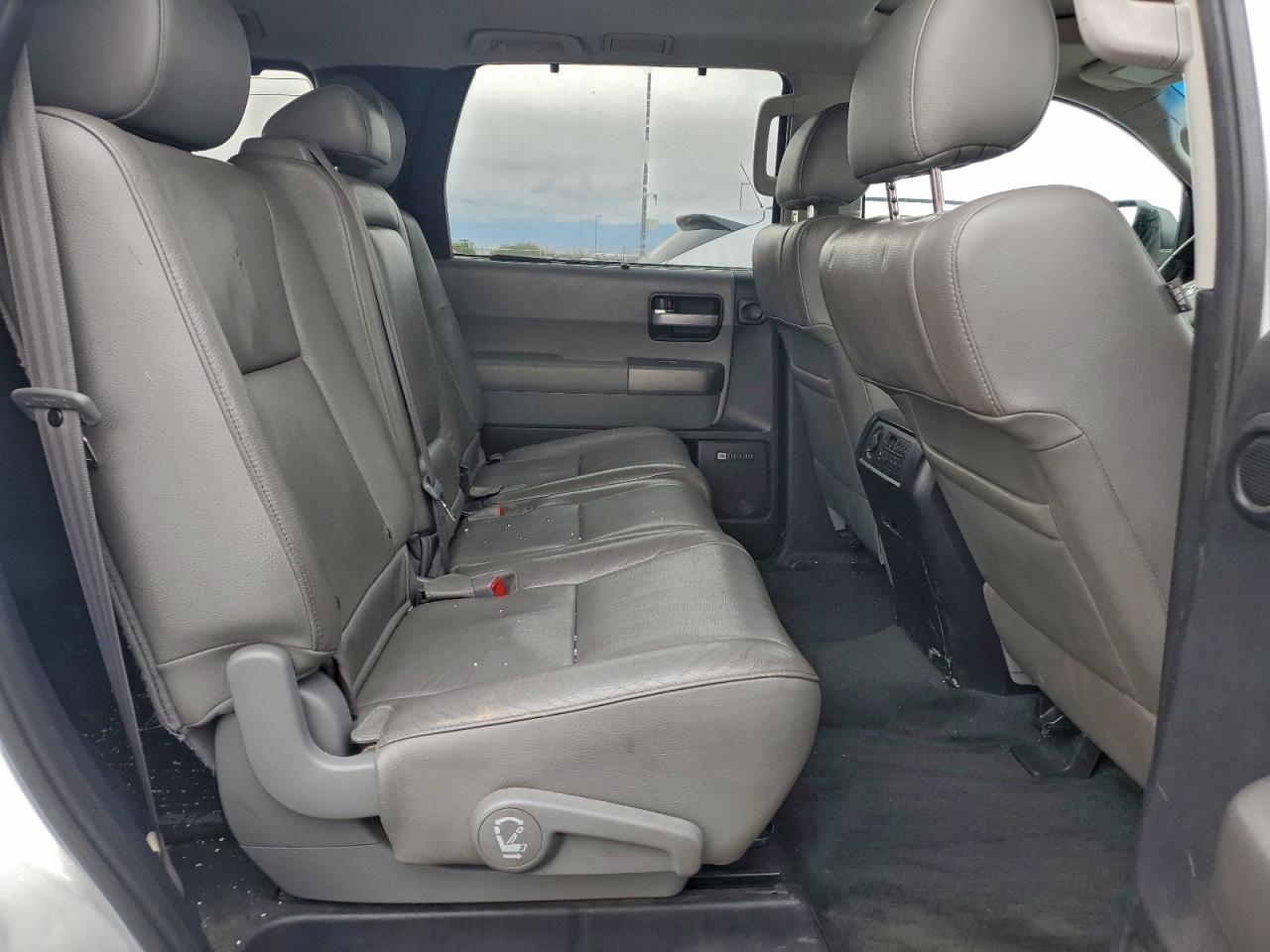 Toyota Sequoia Limited Image 4