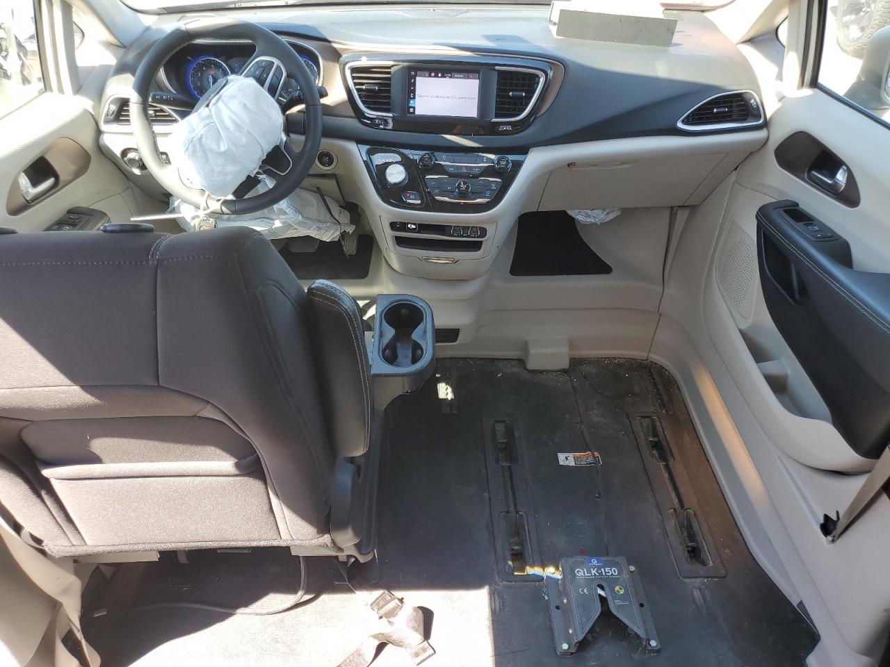 Chrysler Minivan Lx Image 4